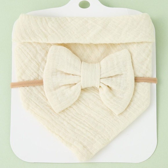 2pc Baby Bib and Hair Bow Set in Muslin Beige Ecru NIP - Picture 1 of 3